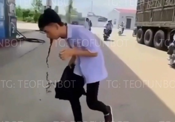 Student Gets Fatally Stabbed, Vomits Blood