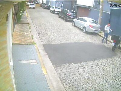 SHOOTOUT BETWEEN POLICE AND THIEF