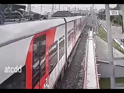 Man perfectly cut in half (suicide, Russia full video) 