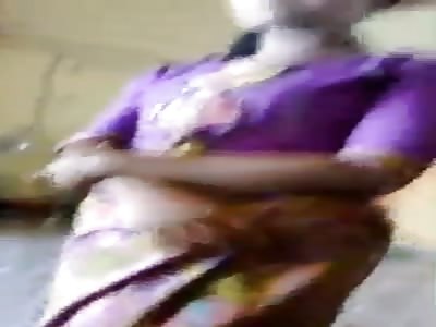 The Muslim girl Rohingya was brutally beaten in Yangon by the traffick