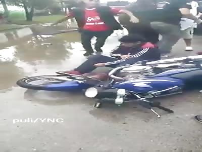 Thief Savagely Beaten While Police Watch and Do Nothing