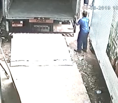 Freaky Accident Kills Worker.