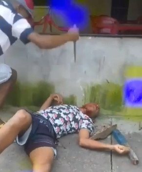 Dying Rival Stabbed with Knifes, Tree Branch Used As Club in Brazil