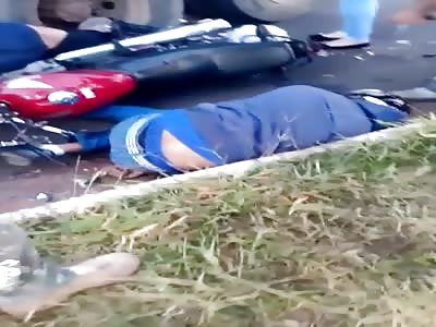 Motorcycle couple suffer accident (totally crushed woman) 