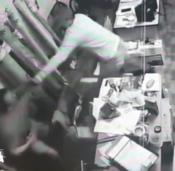 Hitman Follows Target into a Store