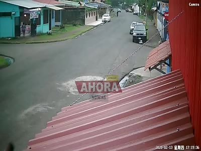 Shit. Mother and daughter are run over 