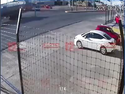 exact moment when a male person loses his life by crashing on his moto