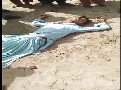 Syria. men executed with several shots on public roads 