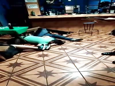 6 people are executed in a bar 