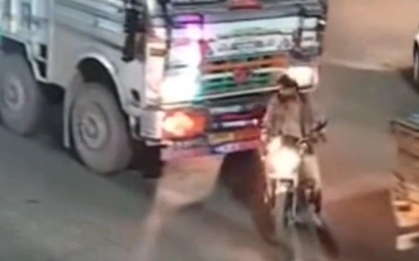 BONEHEAD CROSSING THE STREET