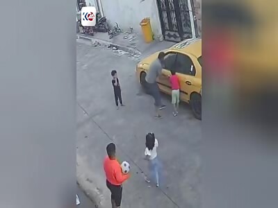 BOY GETS HIS HAND STUCK IN CAR DOOR