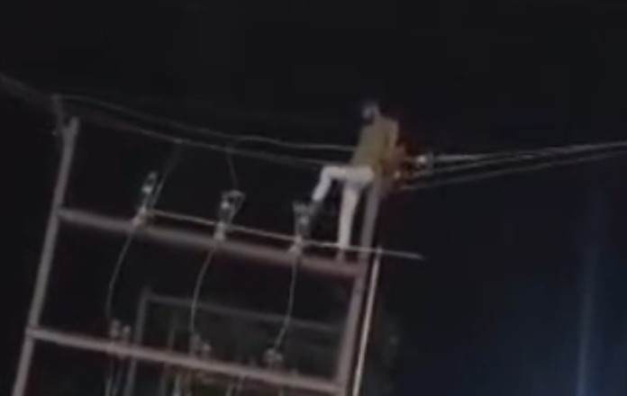 PAJEET FRYING ON THE POWER CABLE