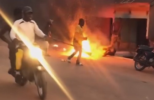 Thief Burned Alive On The Busy Road