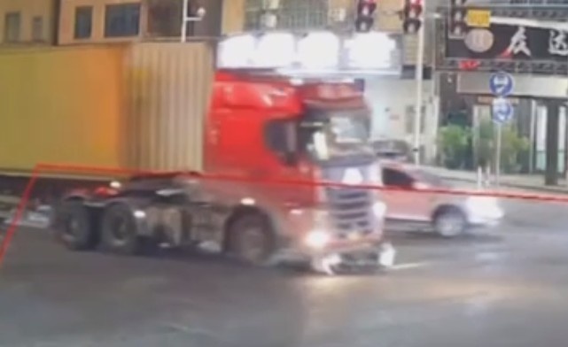 Moped Rider Crushed To Death By Truck In China