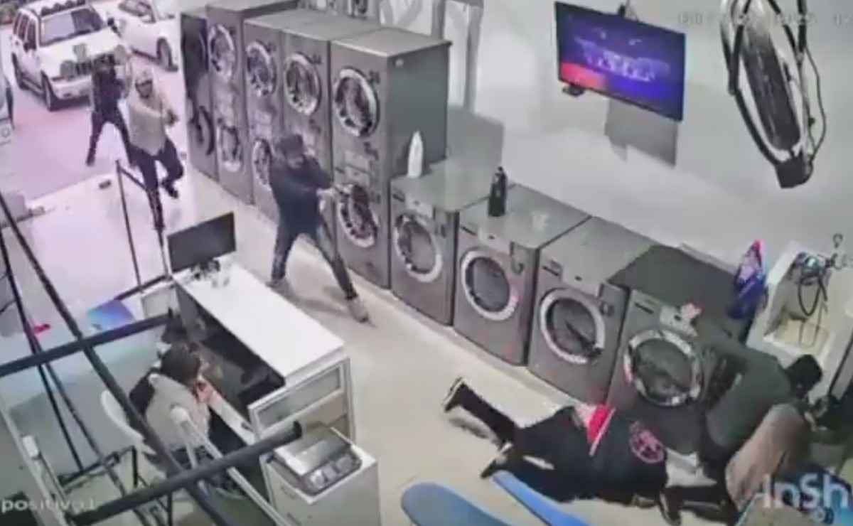 Sicarios Execute Two Relatives Of Drug Lord In Mexico