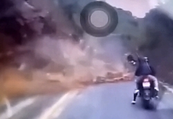 In Vietnam, father and son were buried alive (2 angles)