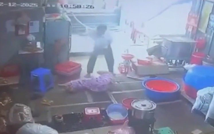 Sicko Stabs Wife And Himself With A Butcher Knife