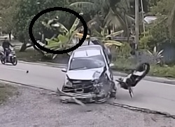 Terrifying motorcyclist accident in Malaysia
