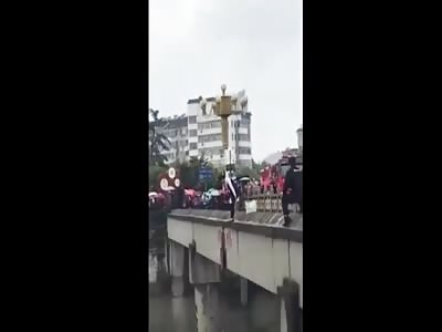 POLICE SAVE SUICIDE WOMAN FROM CERTAIN DEATH !!