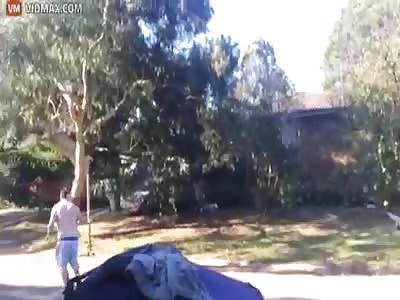 Redneck family members fight with pieces of wood lol