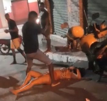 Dude Knocks A Woman Out With A Right Left Combo