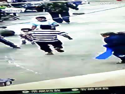 Lunatic Stabber Attacks Stranger