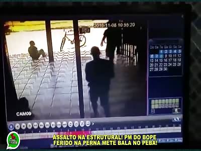  Two thugs were assaulting a store inside were surpised by a police officer in disguise