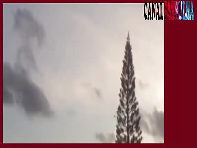  Moment that helicopter crashed in comfronto with bandits in favela in rio de janeiro