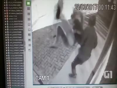 17-year-old girl denies cell phone to thief and brutally beaten