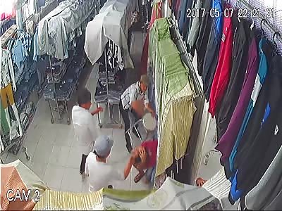 man brutaly atack with machete 