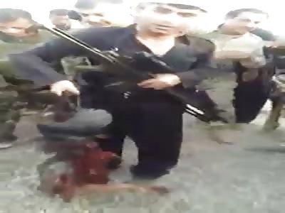 Soldiers show pieces of daesh