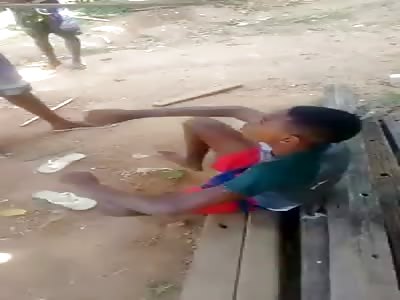 Thief beaten for stealing in favela