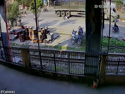 Cyclist crushed by truck ... instant DEATH 