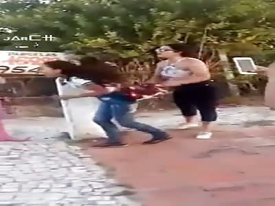 mother mug her own daughter