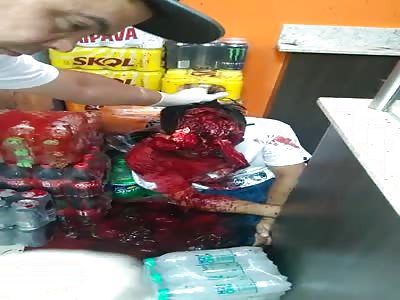 GREAT GORE !  Extremely brutal man attacked by machete 