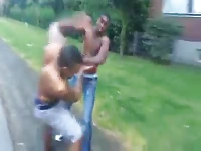 Two black beating in the middle of the street in hamburg