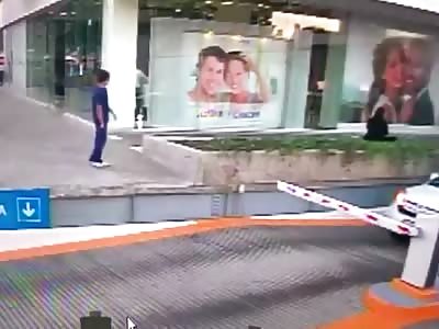 Gunman Shoots at US Consular Official