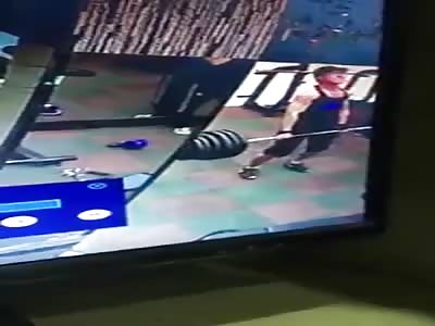 muscleman passes out trying to lift to much