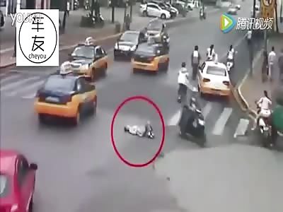 iLuvCameltoes lying in the road waiting to die