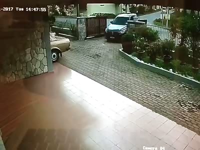 a good Chinese  bag snatcher