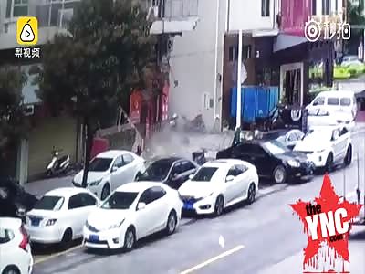 Workers die on the worst scaffolding ever