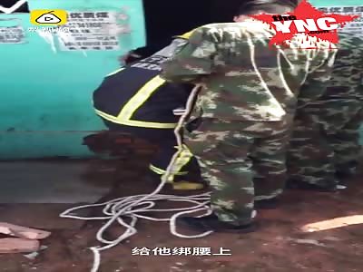 65-year-old old man fell into A 3-meter deep septic tank.