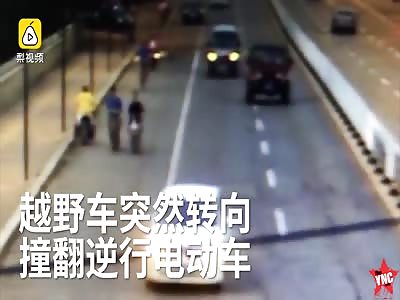 SUV driving suddenly changed and hit retrograde electric car driver that crush him he is now in critical condition