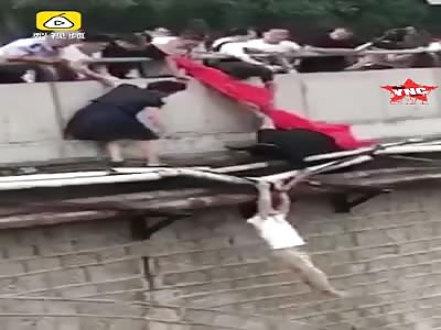 boy dies after trying to kill him self the public then try to pull him up but dropped him