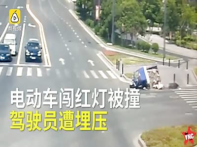 Man buried alive for 30 seconds after   battery car running a red light