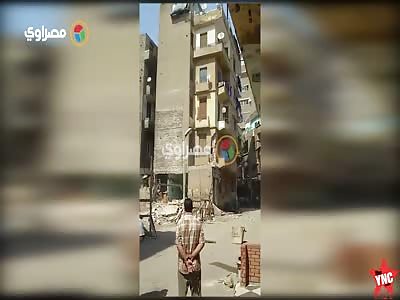 a building falls on to people in Egypt