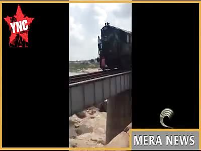 [full version] Man commits suicide by train 