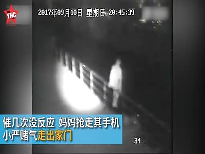 14-year-old boy commits suicide because his mother took his phone of him