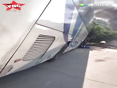 electric car driver collide with bus and died 