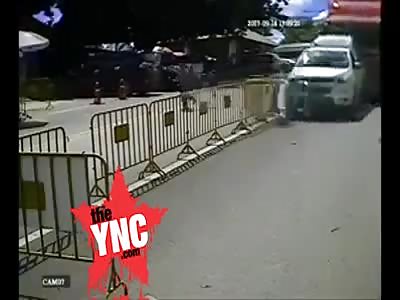 in Thailand  38,000 liters of petrol flowed down the hill, making the people of the building scattered!